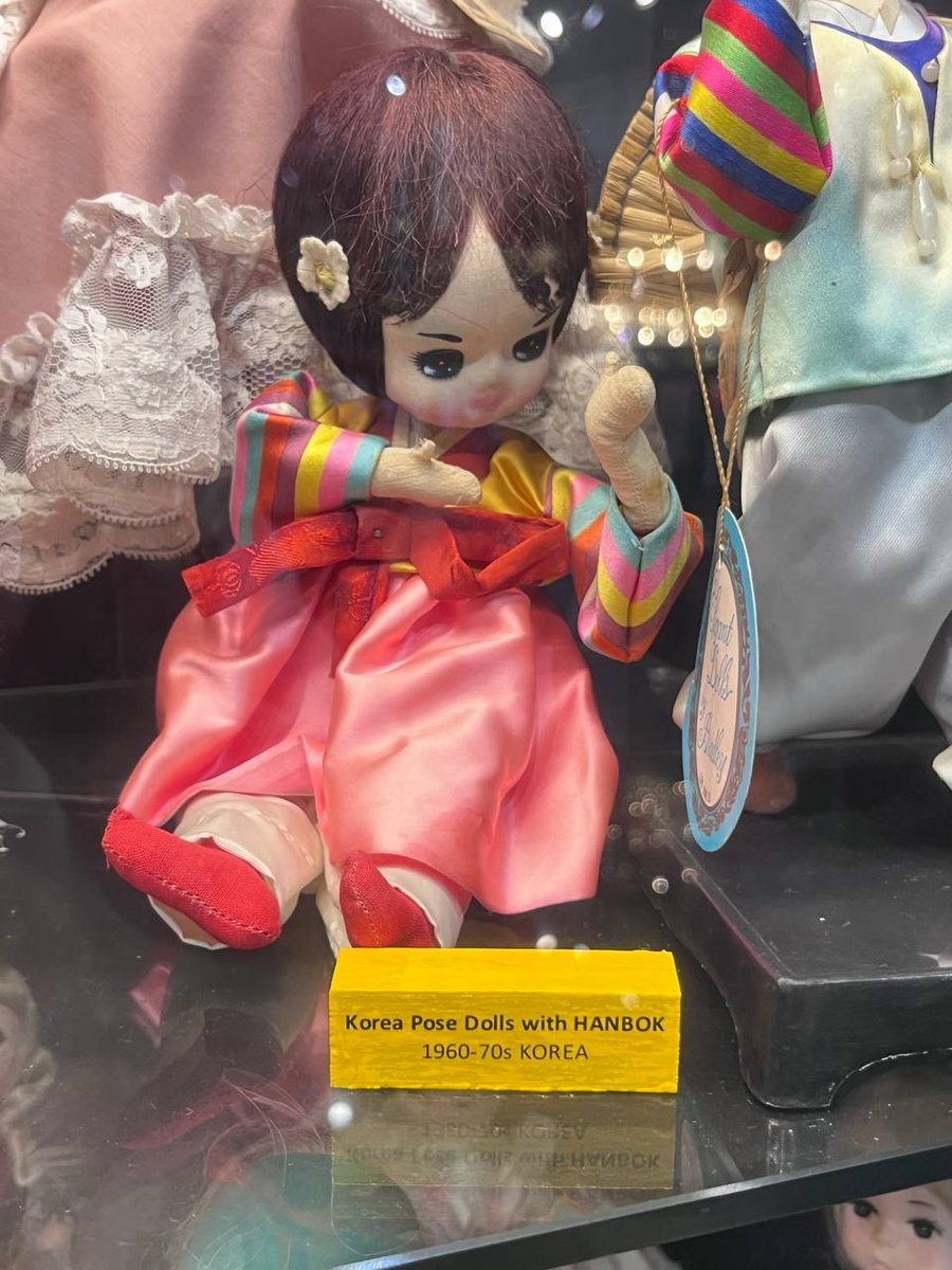 한복을 입은 빈티지 인형